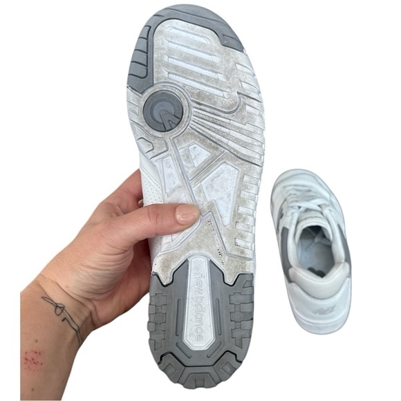 EUC - New Balance 550 White Sneakers - Size 9 main image 6